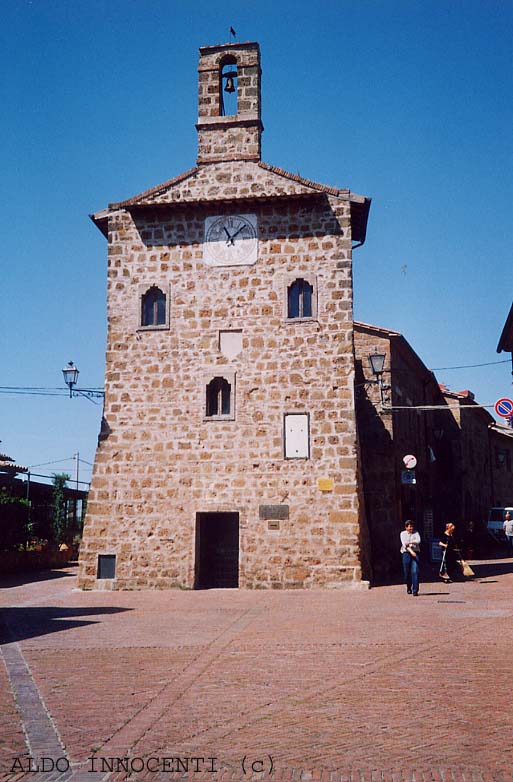 IL PALAZZO DELL'ARCHIVIO A SOVANA